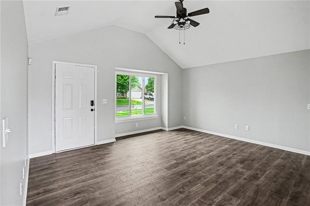 420 SW GRAYSTONE Drive — photo 3