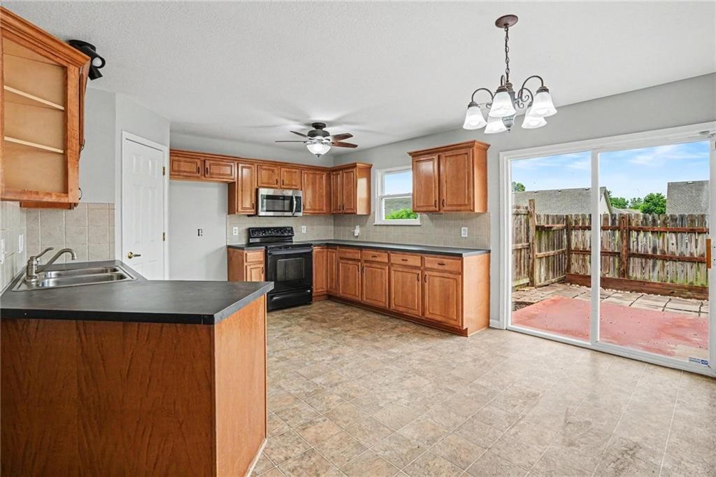 420 SW GRAYSTONE Drive — photo 5