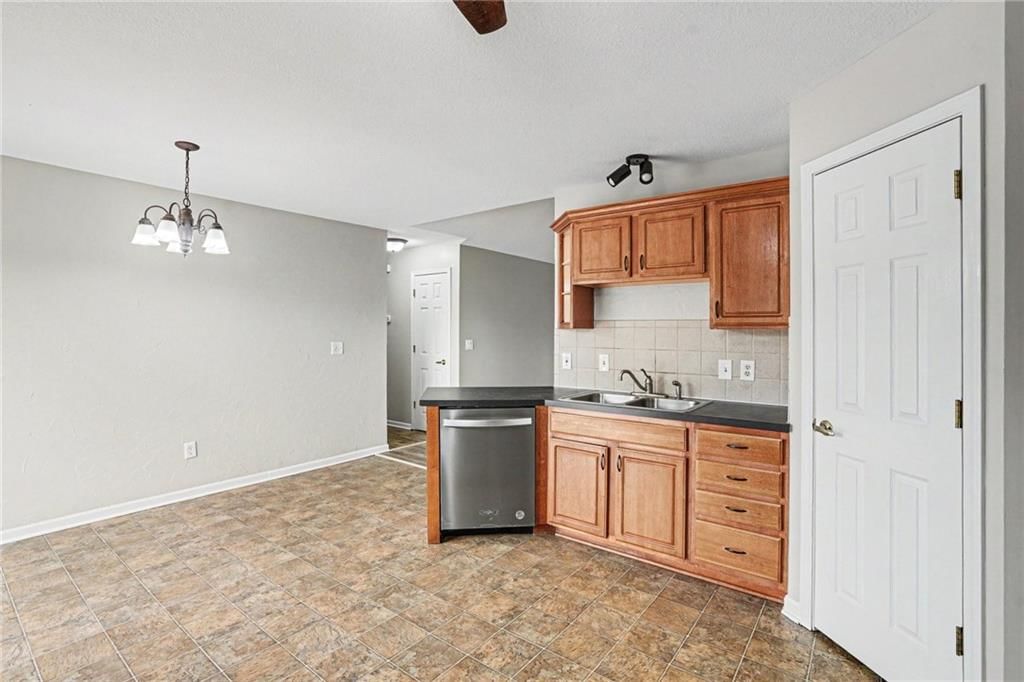 420 SW GRAYSTONE Drive — photo 6