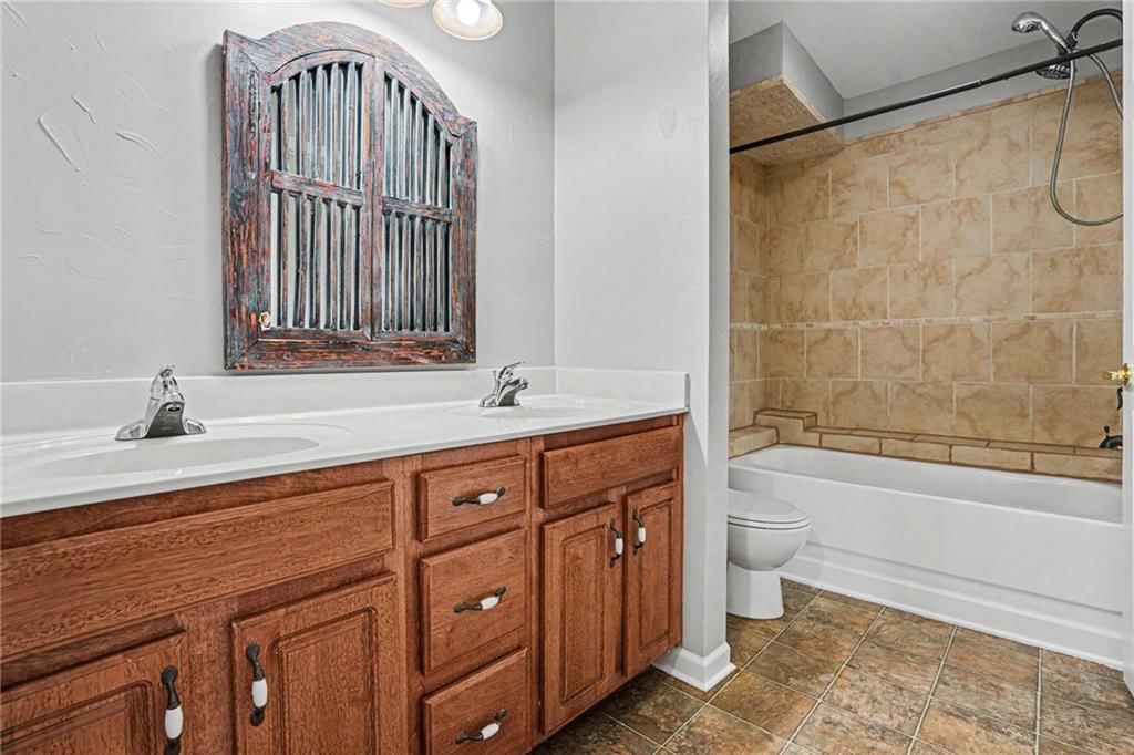 420 SW GRAYSTONE Drive — photo 9