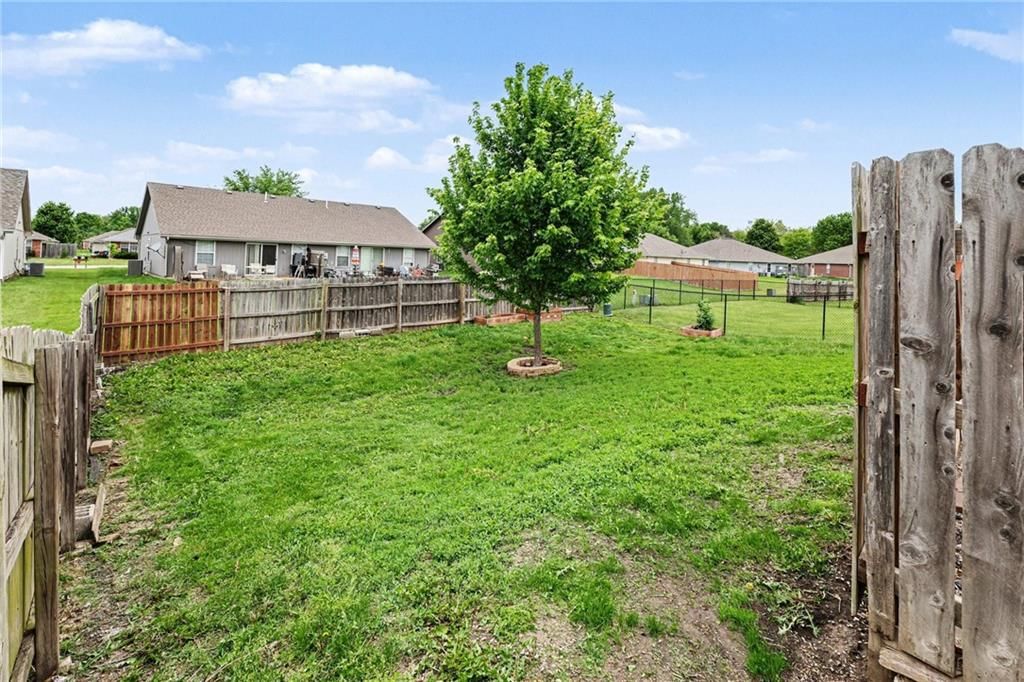 420 SW GRAYSTONE Drive — photo 16