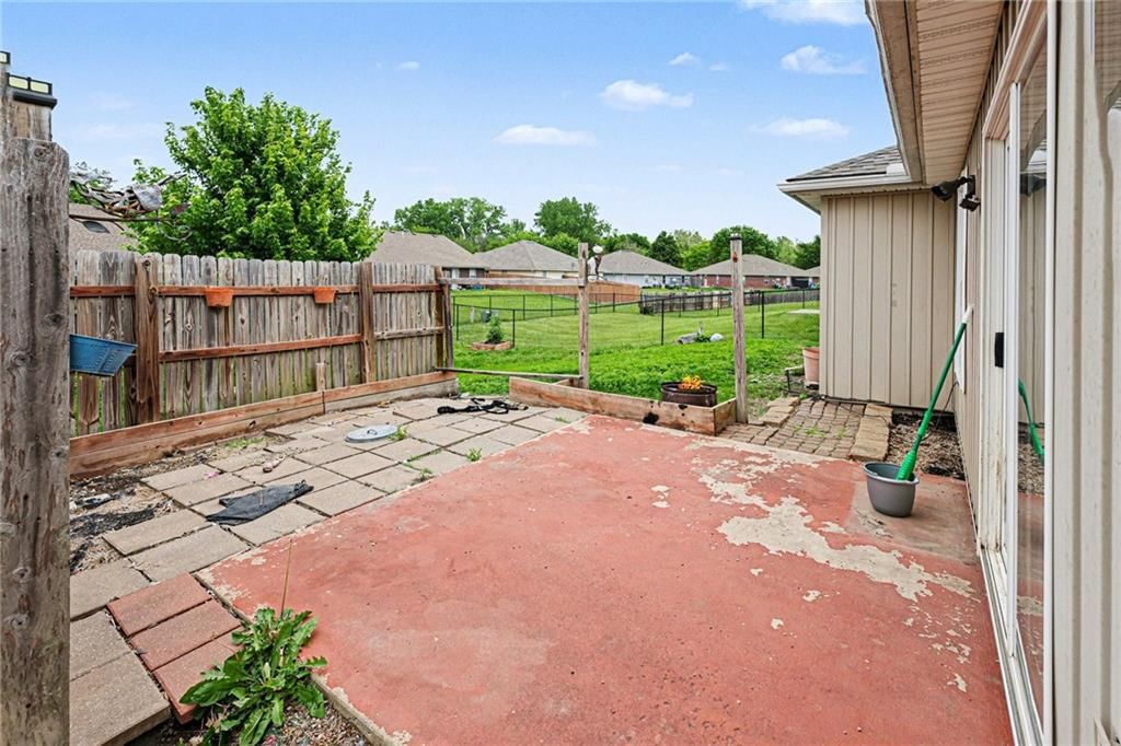 420 SW GRAYSTONE Drive — photo 17