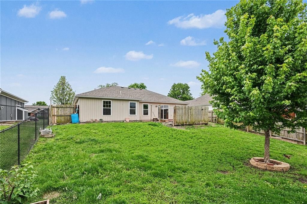 420 SW GRAYSTONE Drive — photo 18
