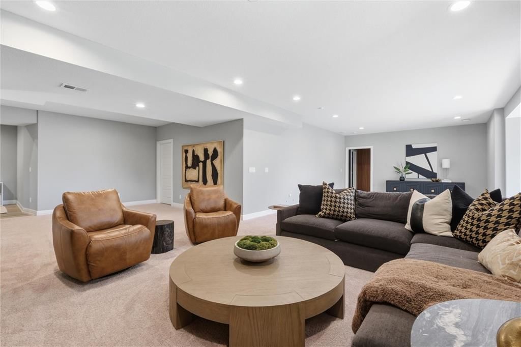 15845 Fontana Street — photo 36