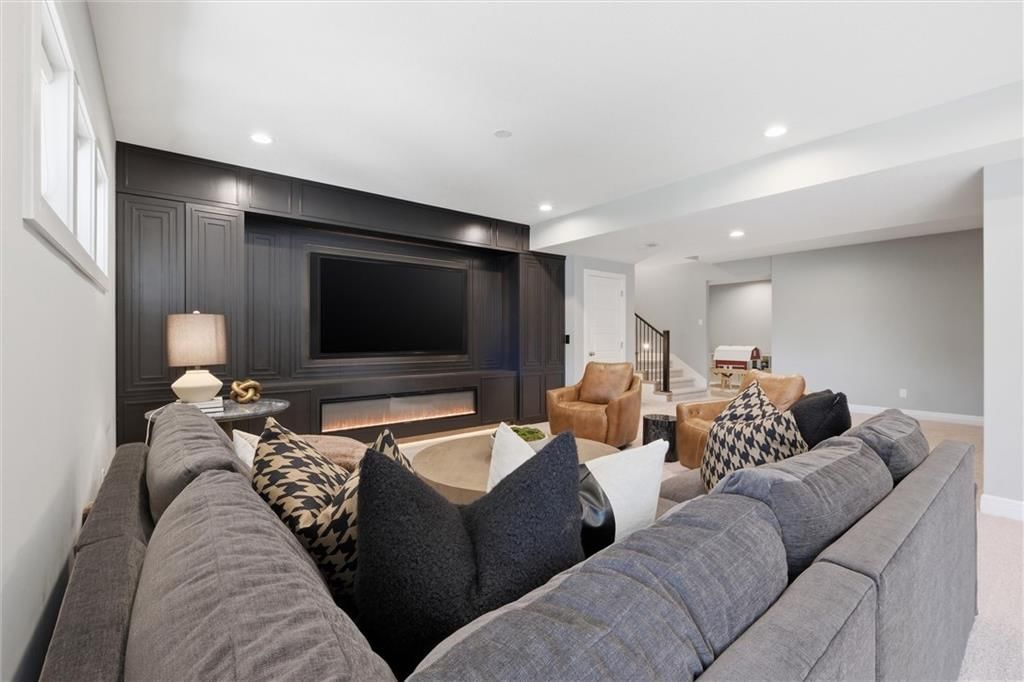 15845 Fontana Street — photo 37