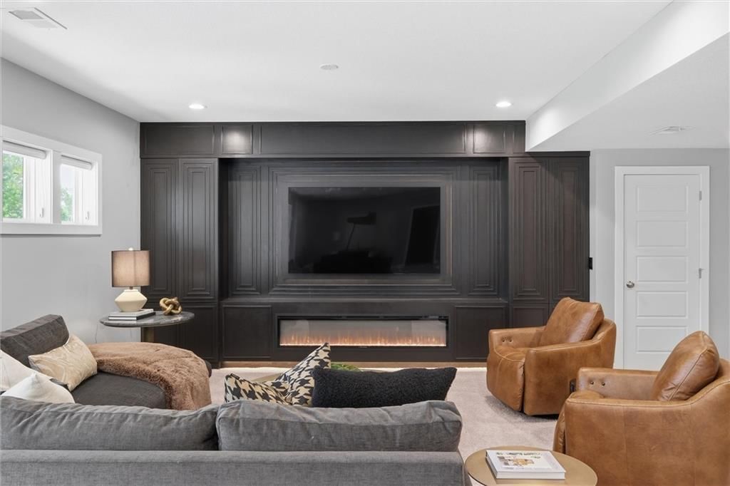 15845 Fontana Street — photo 38