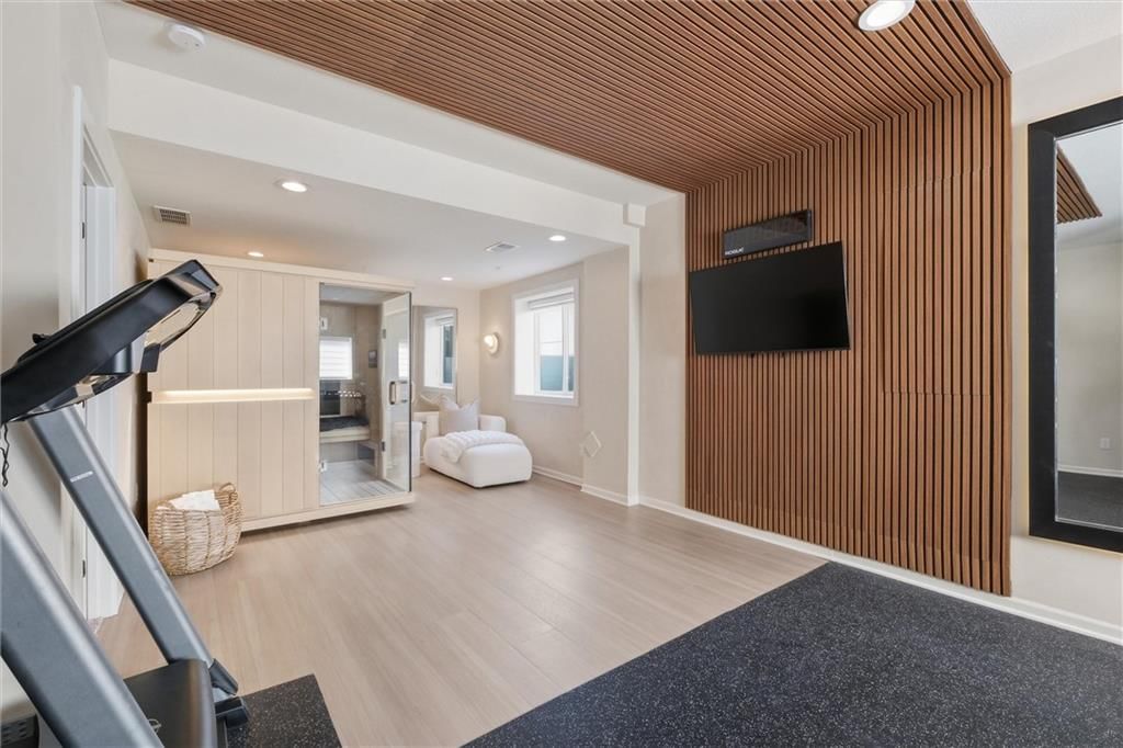 15845 Fontana Street — photo 41