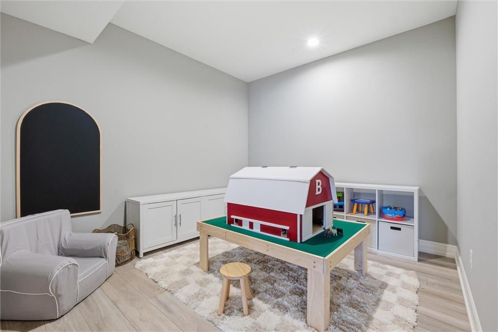 15845 Fontana Street — photo 46