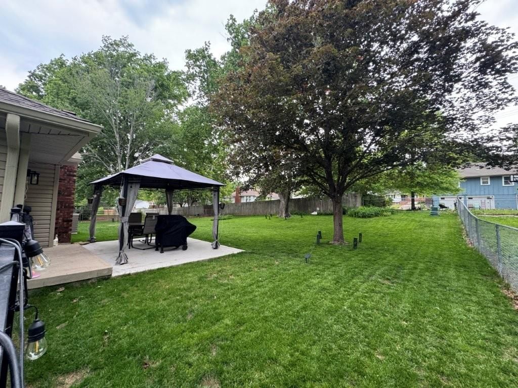 521 NW Chateau Drive — photo 3