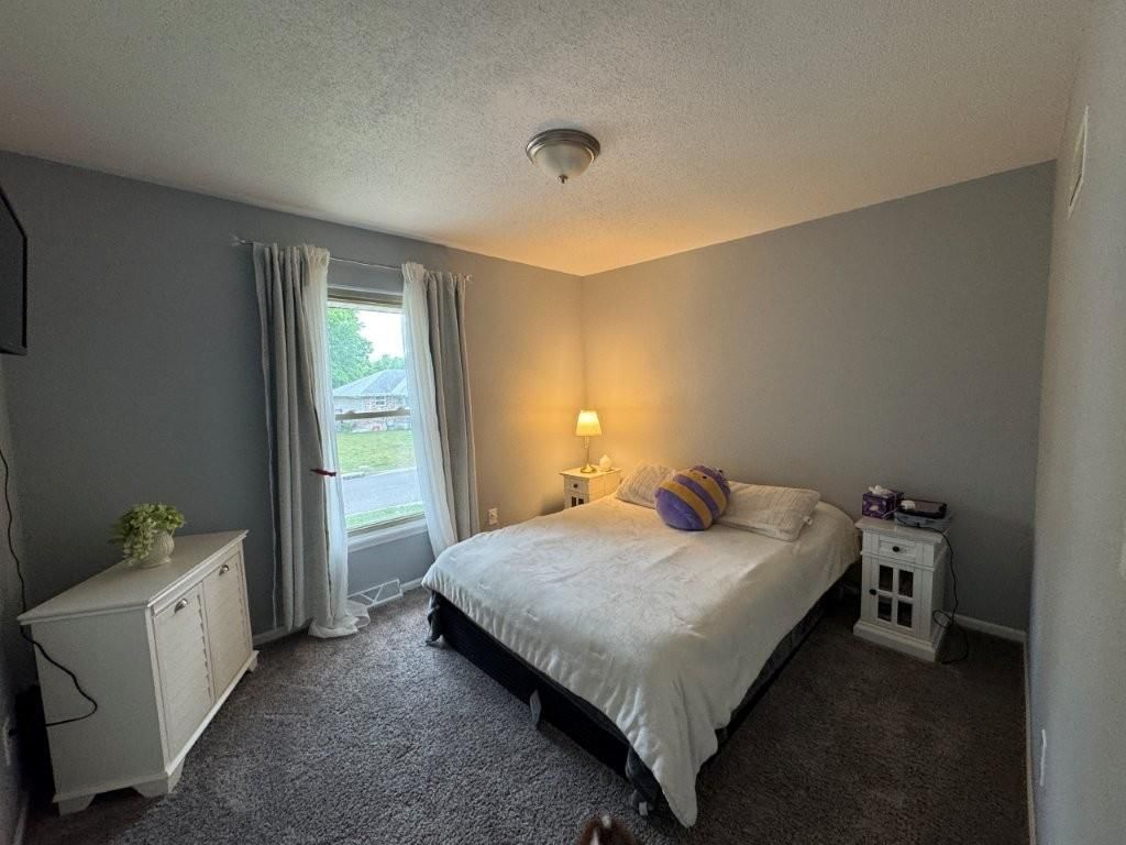 521 NW Chateau Drive — photo 10