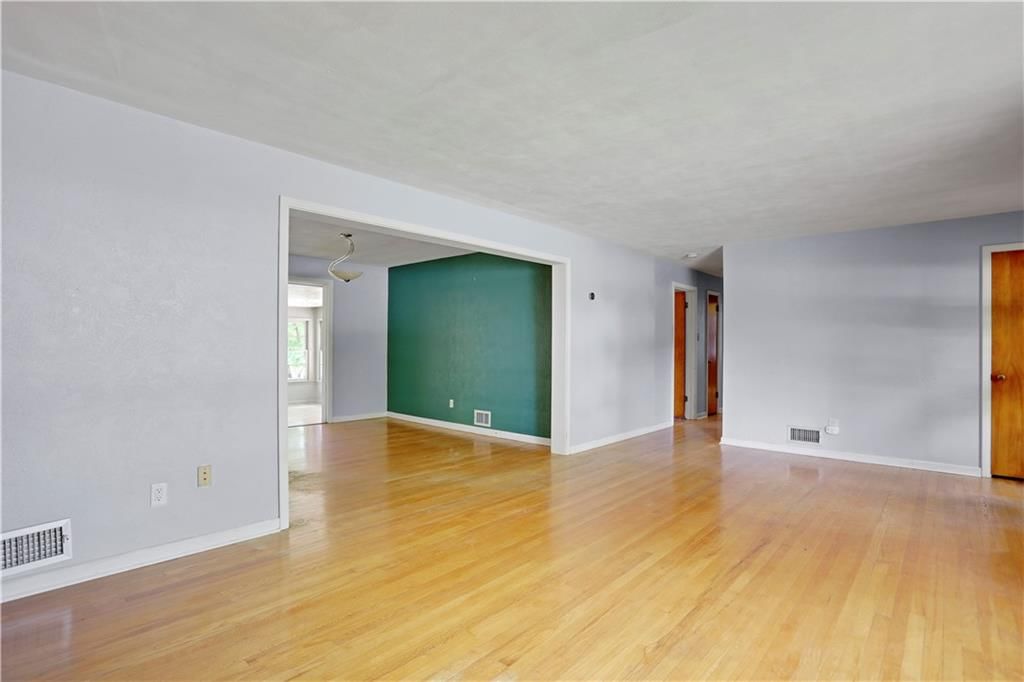 2315 NE 37th Terrace — photo 5
