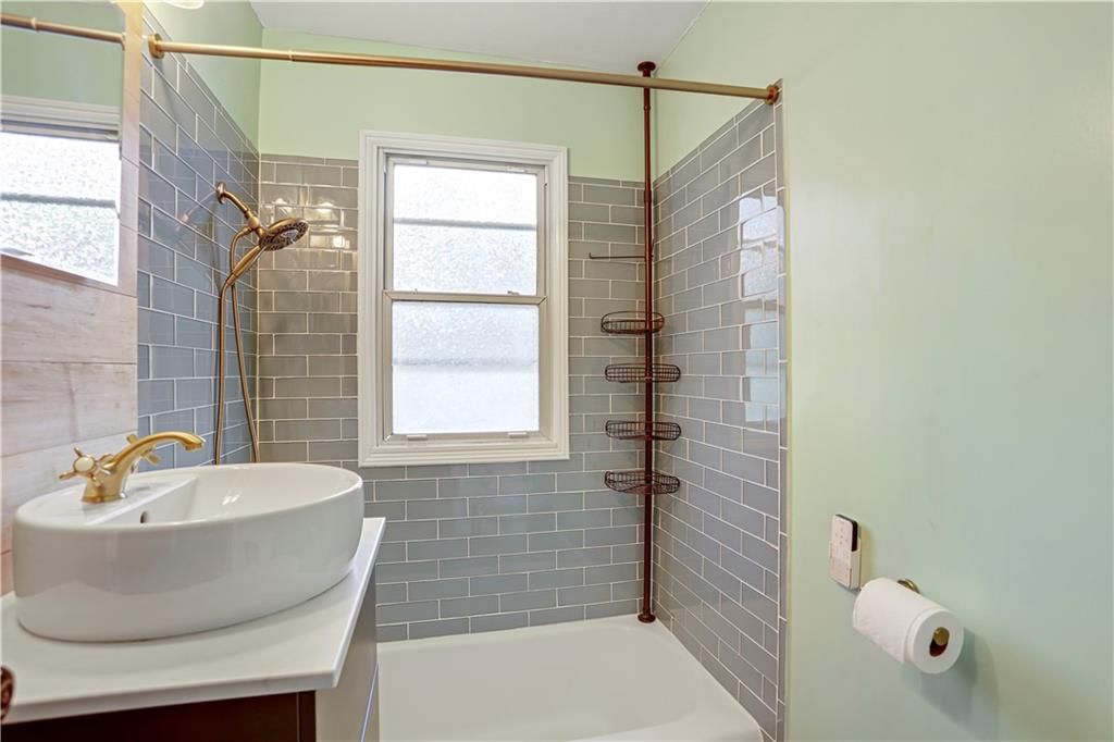2315 NE 37th Terrace — photo 6