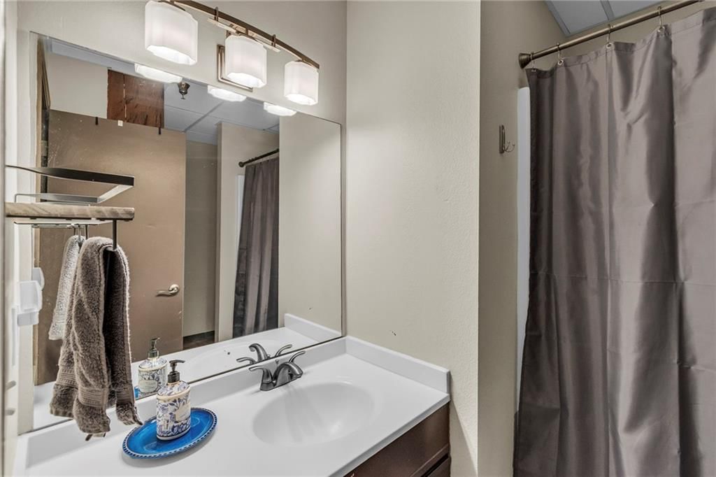 308 W 8th Street — photo 16