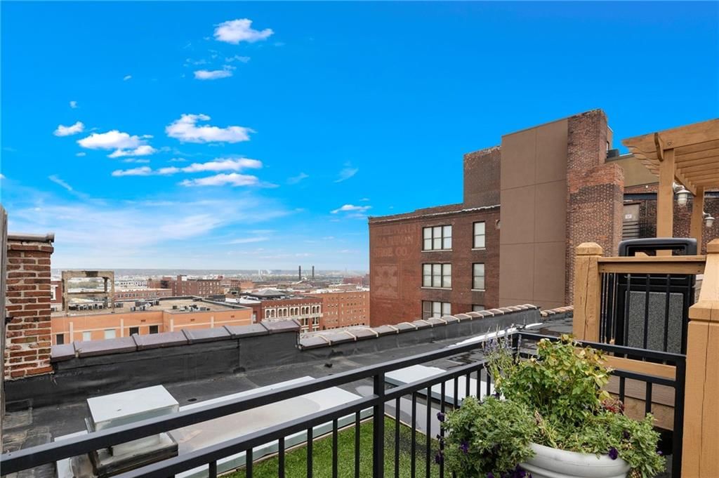 308 W 8th Street — photo 29