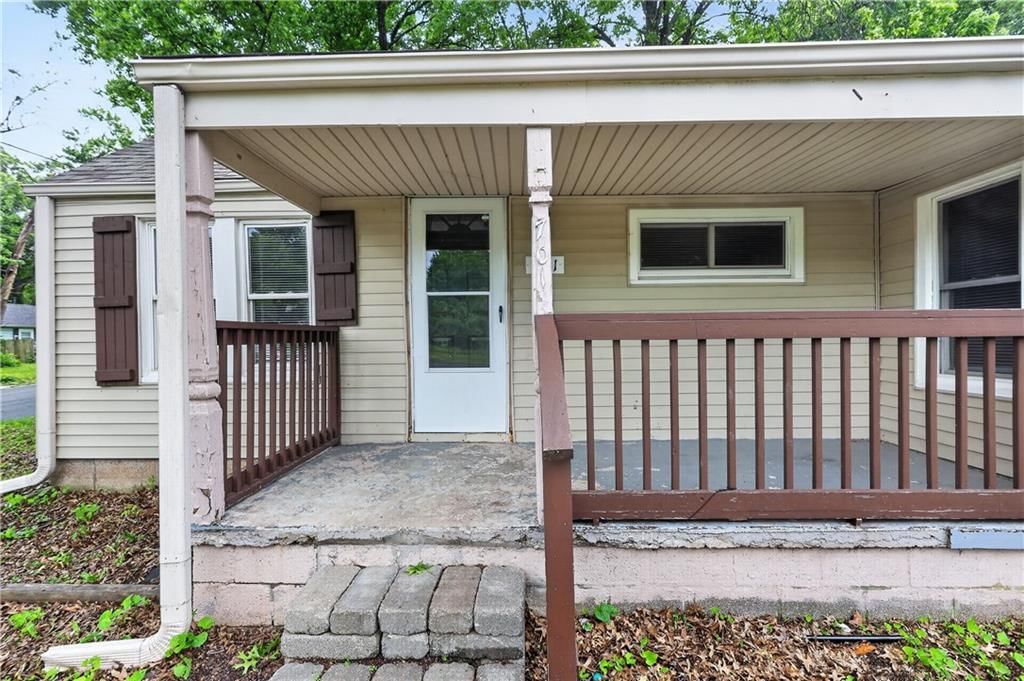 701 W Jones Street — photo 2
