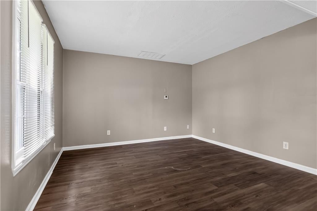 206 W Lawrence Street — photo 14