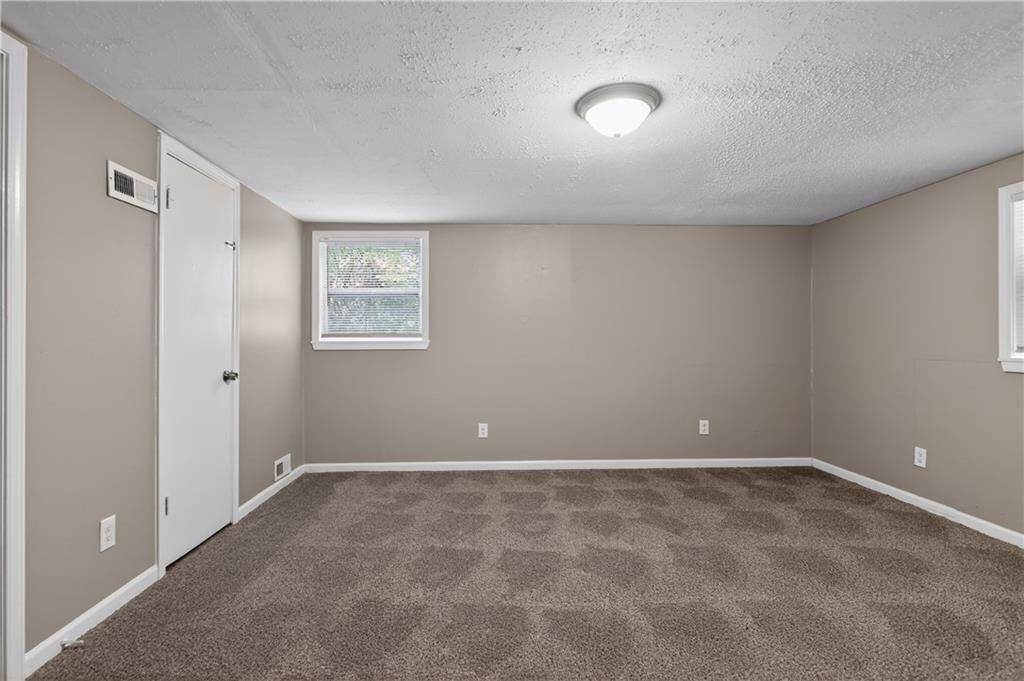 206 W Lawrence Street — photo 16