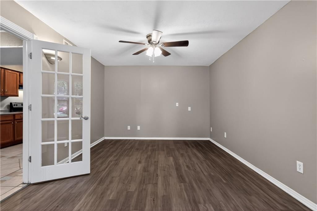 206 W Lawrence Street — photo 17