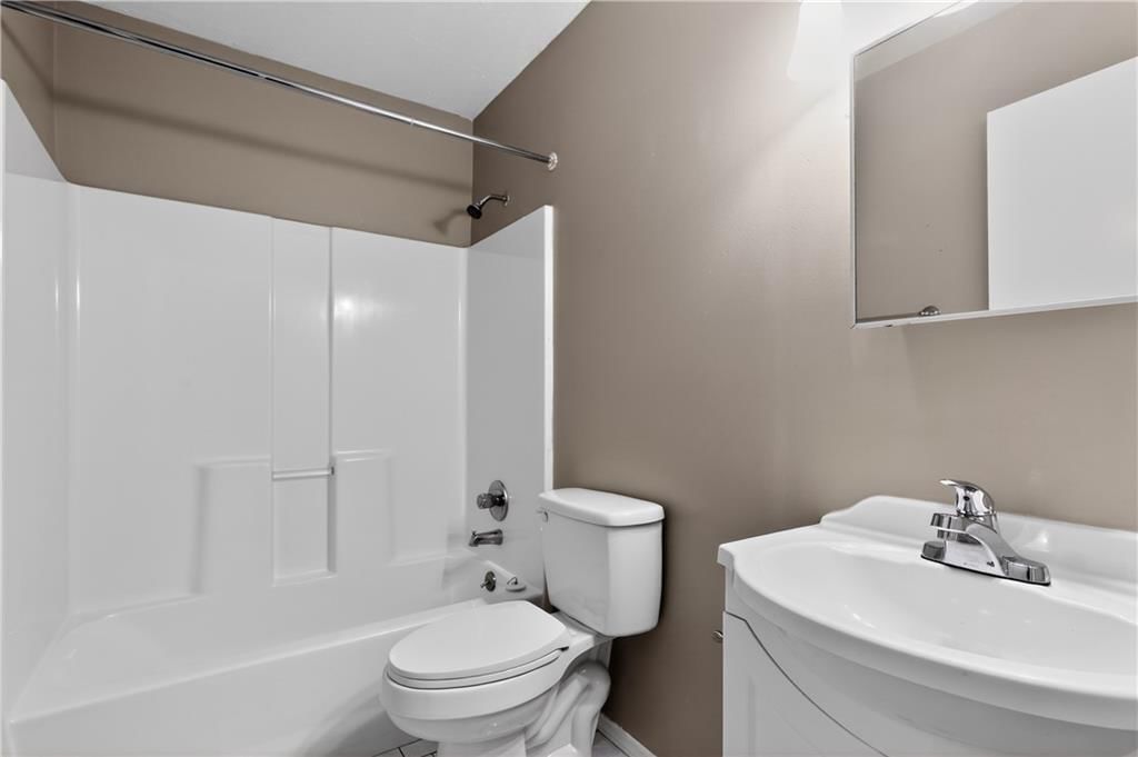 206 W Lawrence Street — photo 27