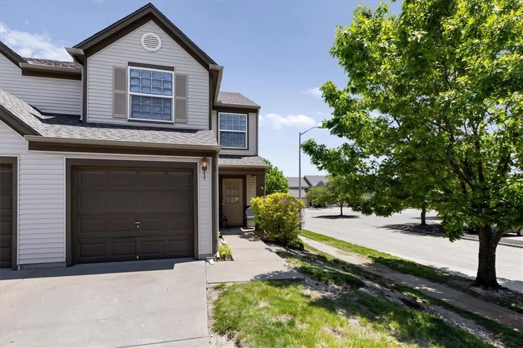 5540 N Fairmount Avenue — photo 1