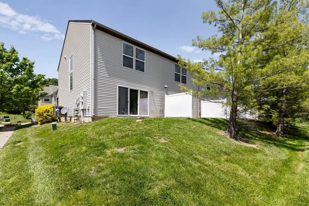 5540 N Fairmount Avenue — photo 18