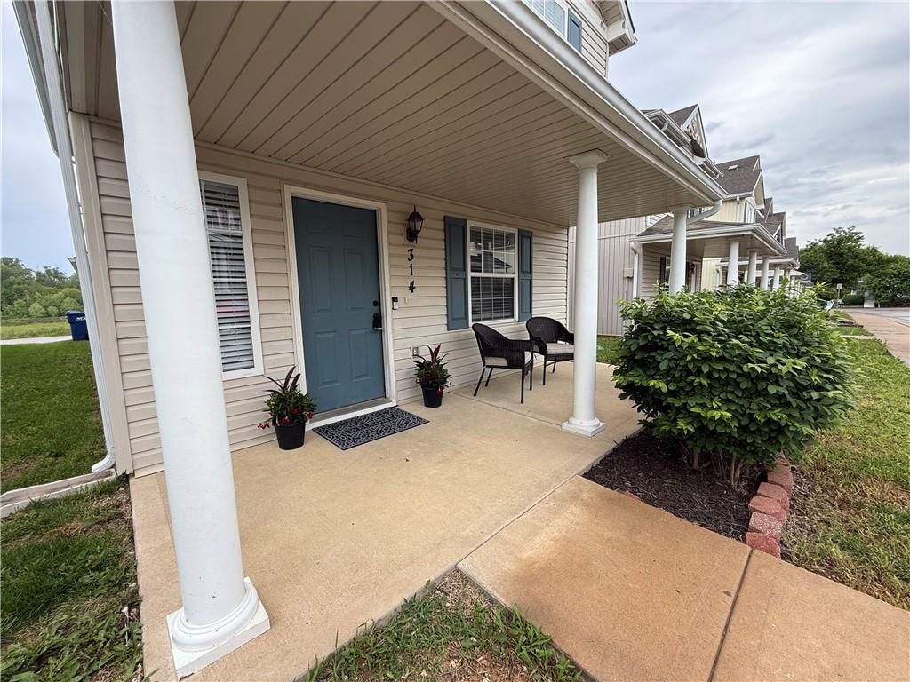 314 NE Coldwater Creek Drive — photo 4