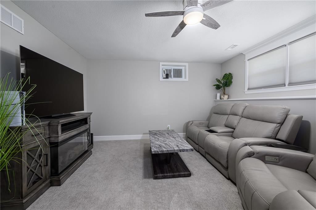 412 Fairlane Street — photo 17