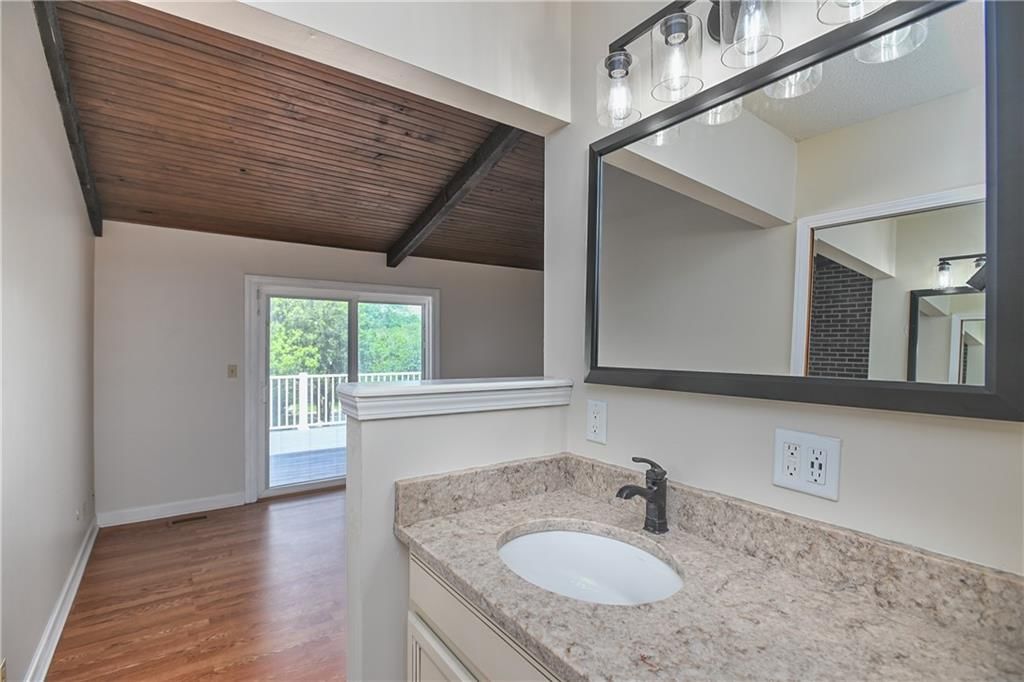 1040 S Wyckford Street — photo 24