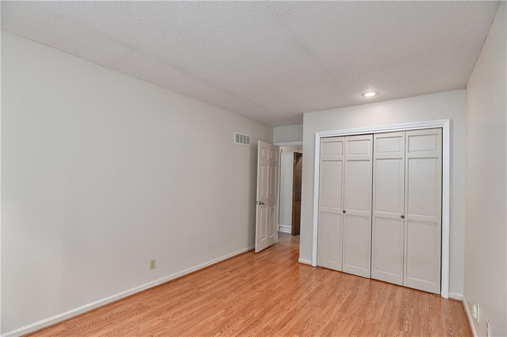 1040 S Wyckford Street — photo 27