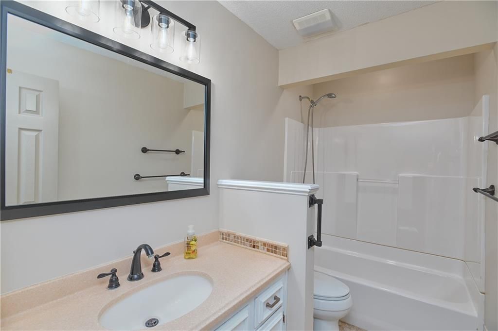 1040 S Wyckford Street — photo 28