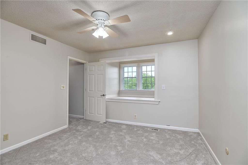 1040 S Wyckford Street — photo 33