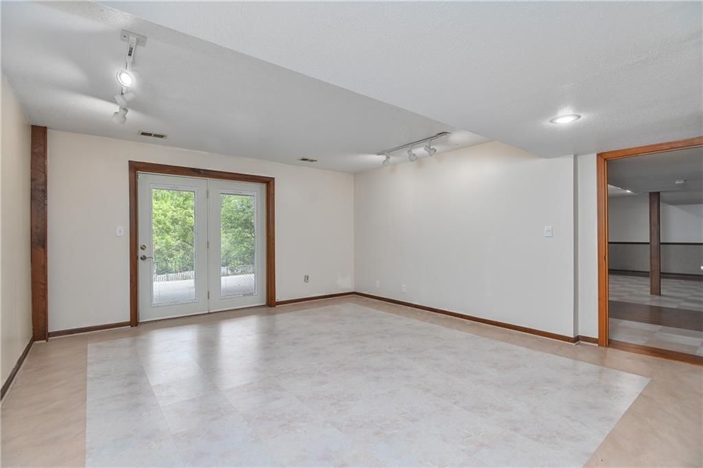 1040 S Wyckford Street — photo 38