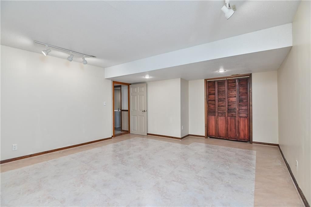 1040 S Wyckford Street — photo 39