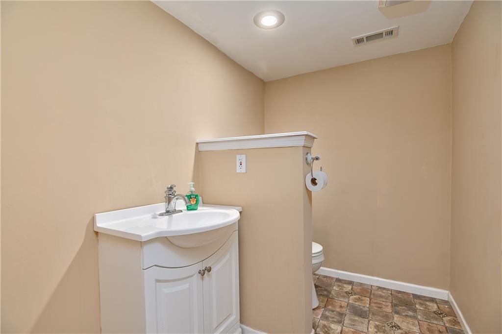 1040 S Wyckford Street — photo 40