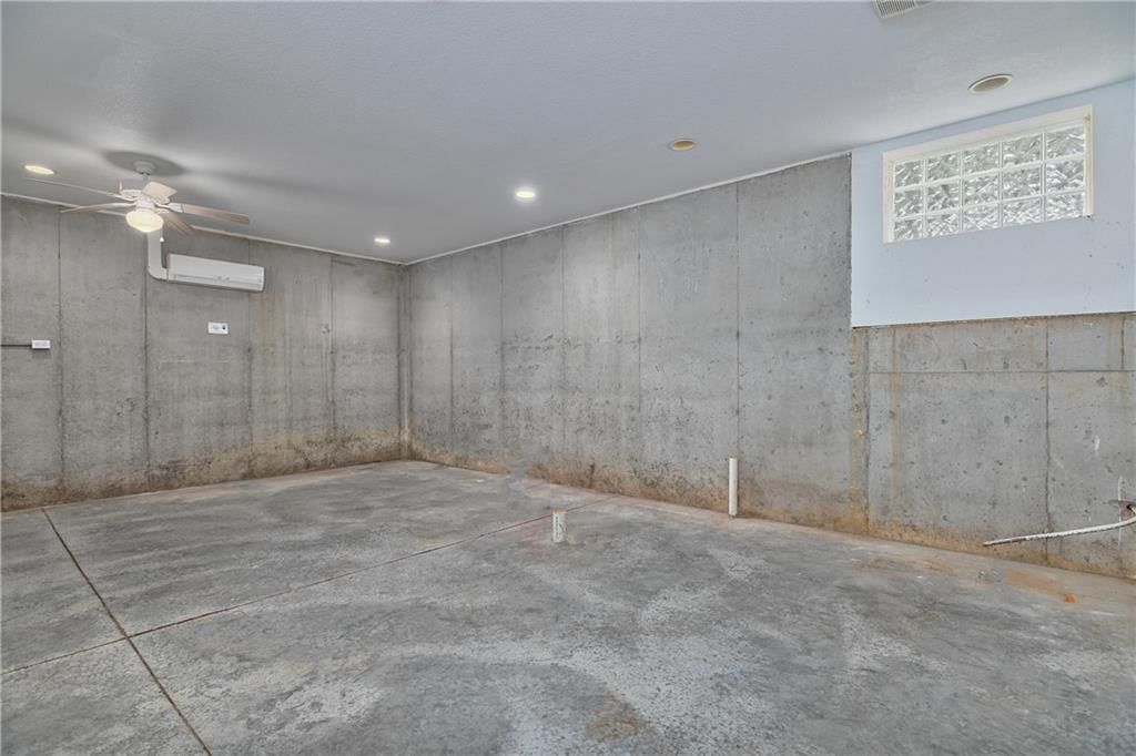 1040 S Wyckford Street — photo 63