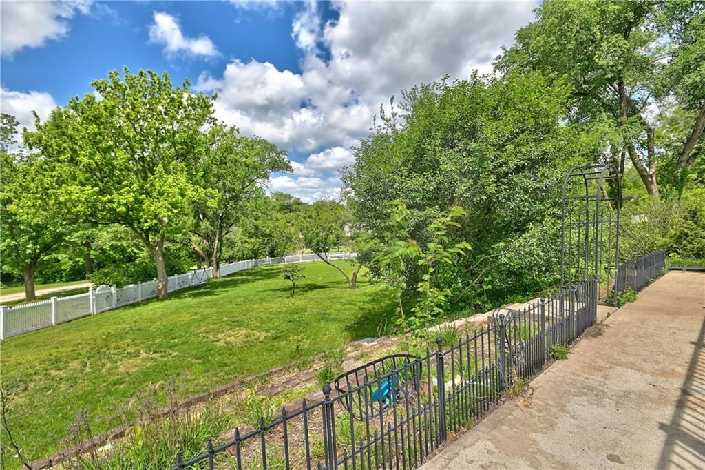 1040 S Wyckford Street — photo 95