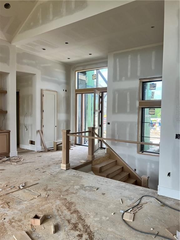 Photo 5 of 13 - 6323 NW 58th Street, Kansas City, MO 64151