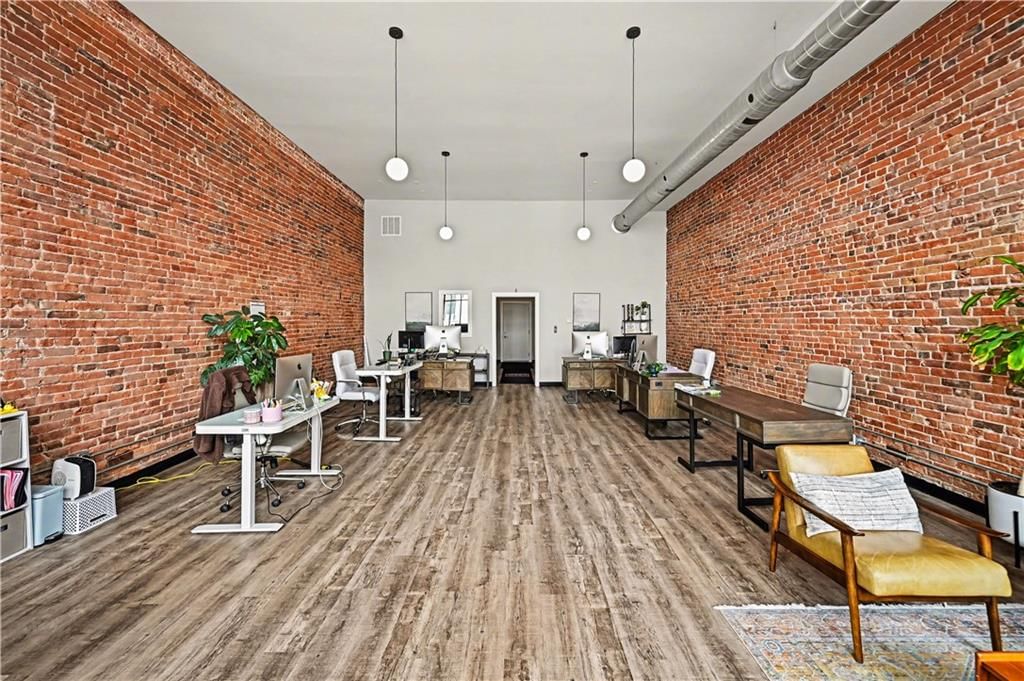 104 S Bridge Street — photo 3