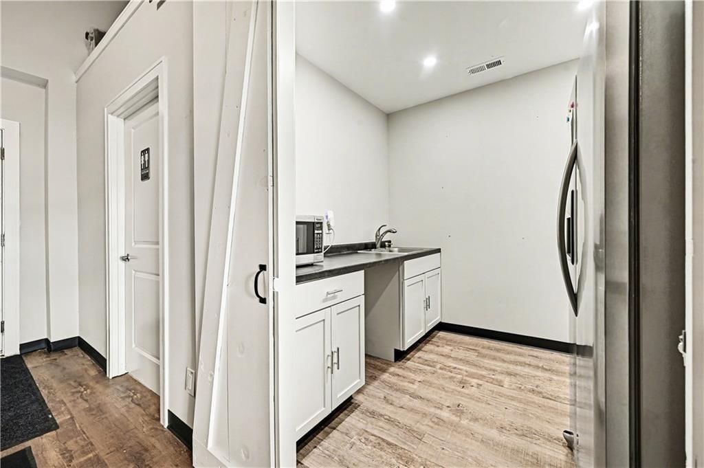 104 S Bridge Street — photo 5