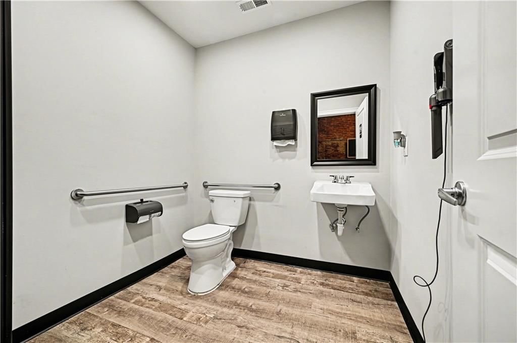 104 S Bridge Street — photo 6