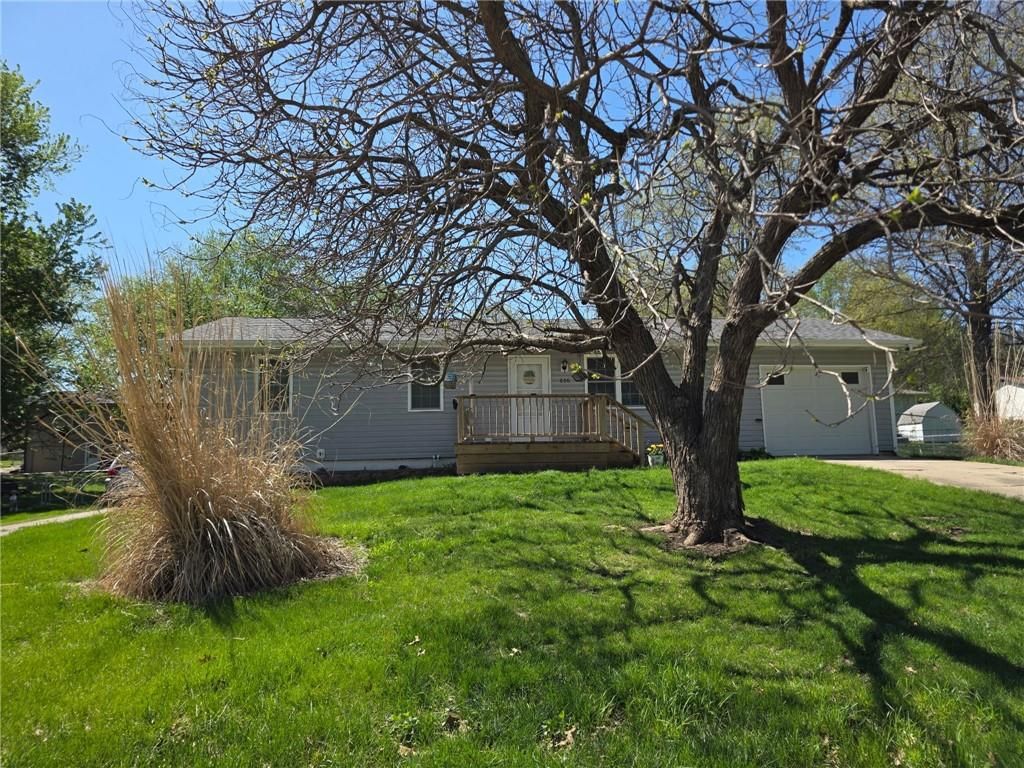 606 S Catalpa Street — photo 2