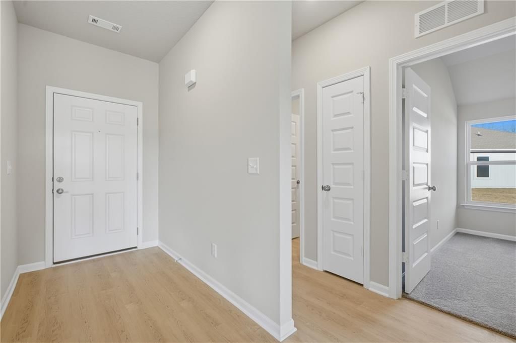 637 W Bluebird Street — photo 2