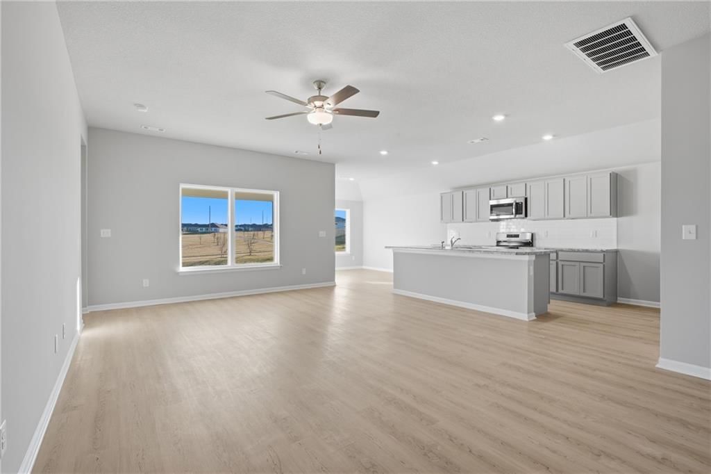 637 W Bluebird Street — photo 3