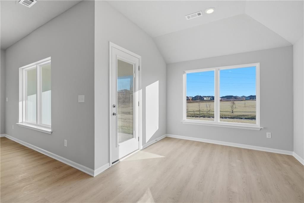 637 W Bluebird Street — photo 4