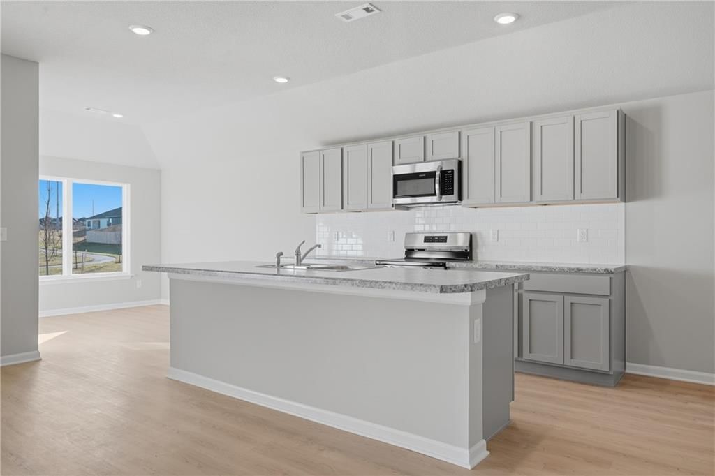637 W Bluebird Street — photo 6