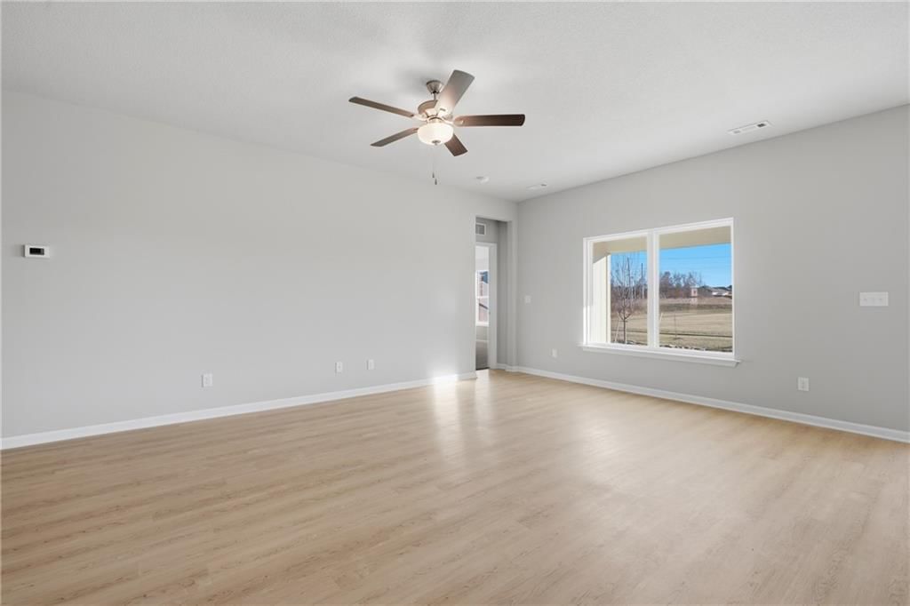 637 W Bluebird Street — photo 7