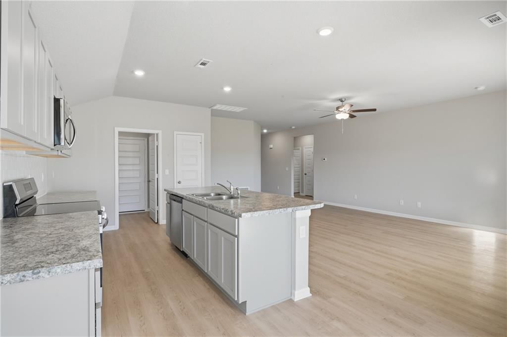 637 W Bluebird Street — photo 10
