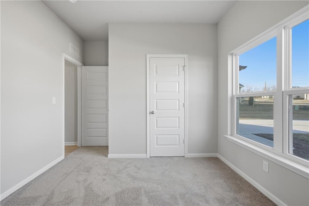 637 W Bluebird Street — photo 20
