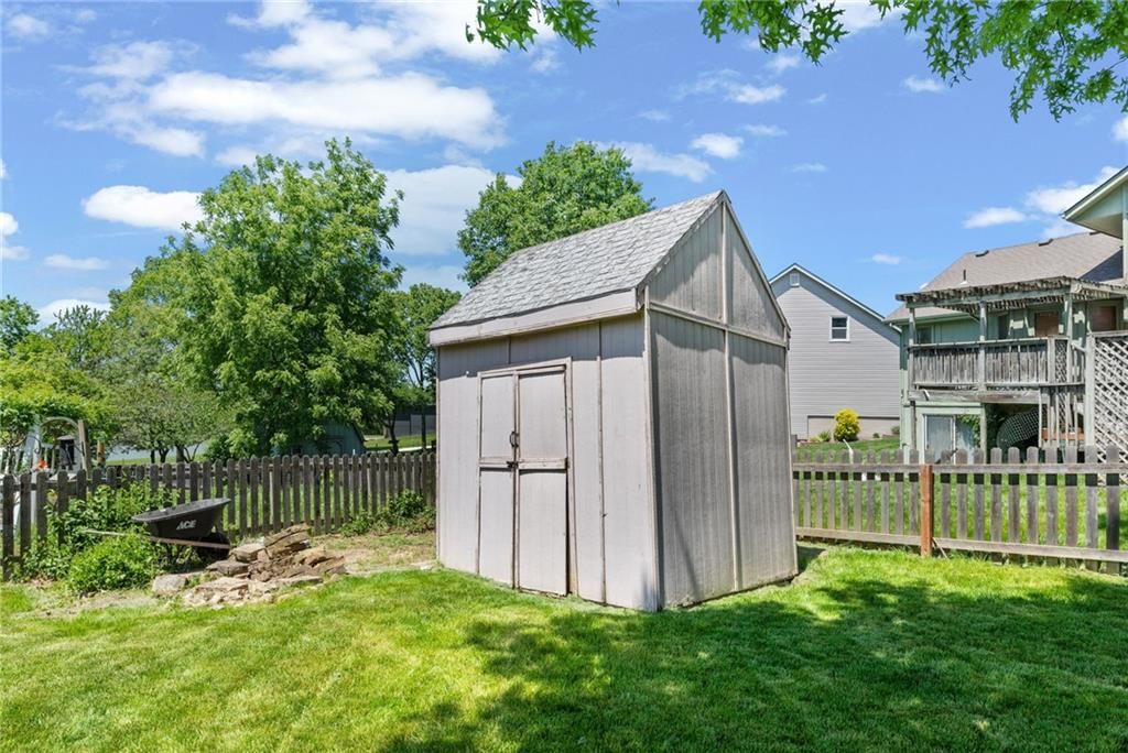 1604 SW Jeffrey Court — photo 32