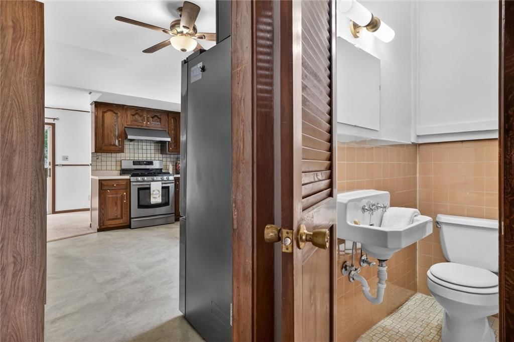 907 W 32nd Street — photo 11